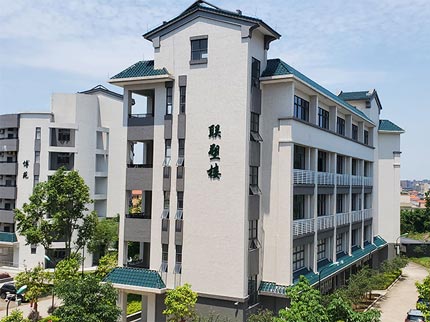 中国LETOU乐投捐资助学,助力龙山中学焕发新辉